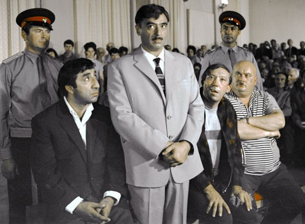 Владимир Этуш в роли Саахова в кинофильме Кавказская пленница, или новые приключения Шурика (режиссер Леонид Гайдай) - Sputnik Азербайджан