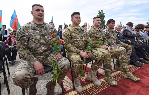 В Баку прошла акция Бессмертный полк, посвященная 72-й годовщине победы во Второй мировой войне - Sputnik Азербайджан
