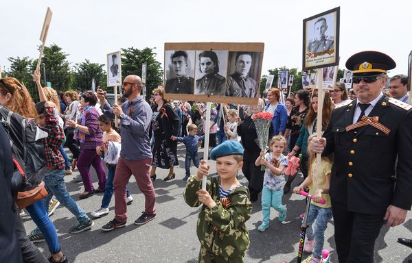 В Баку прошла акция Бессмертный полк, посвященная 72-й годовщине победы во Второй мировой войне - Sputnik Азербайджан