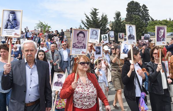 В Баку прошла акция Бессмертный полк, посвященная 72-й годовщине победы во Второй мировой войне - Sputnik Азербайджан