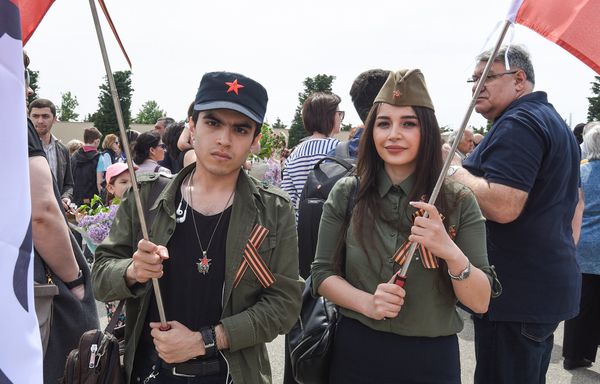 В Баку прошла акция Бессмертный полк, посвященная 72-й годовщине победы во Второй мировой войне - Sputnik Азербайджан