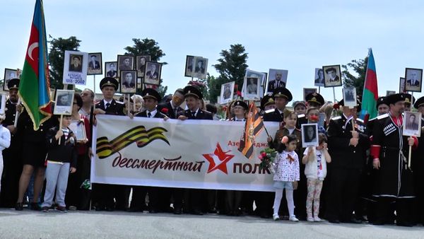Объединить память: Бессмертный полк прошел в Баку - Sputnik Азербайджан