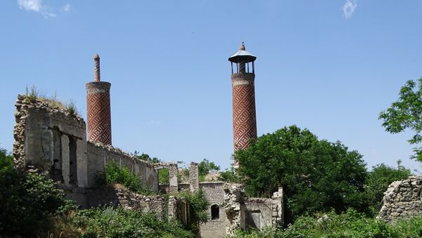 Разрушенная мечеть в оккупированном Арменией городе Шуша, фото из архива - Sputnik Азербайджан