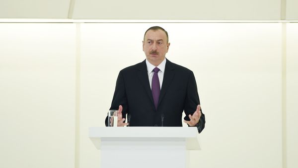 Выступление президента Ильхама Алиева на официальном приеме по случаю 93-й годовщины со дня рождения общенационального лидера Гейдара Алиева и 71-й годовщины Победы над фашизмом, Баку, 10 мая 2016 года - Sputnik Азербайджан