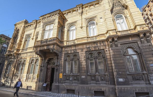 Дом Агабалы Гулиева на улице Муртузы Мухтарова в Баку Дом Агабалы Гулиева на улице Муртузы Мухтарова в Баку - Sputnik Азербайджан