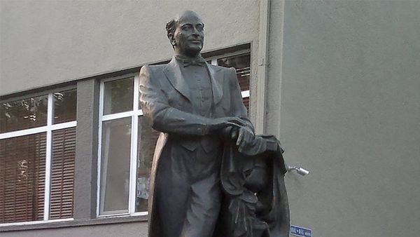 Памятник Бюльбюлю в Баку - Sputnik Азербайджан