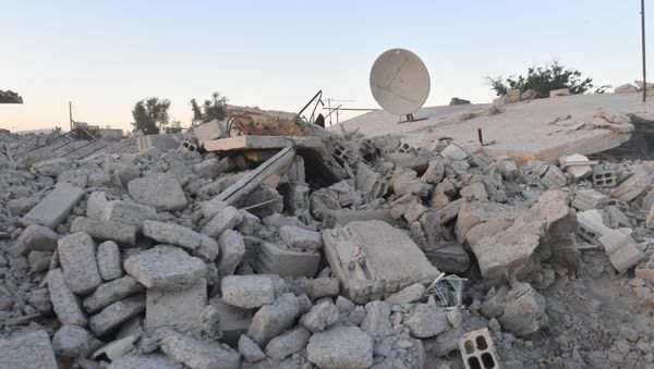 Здания, разрушенные в результате боевых действий в пригороде Дамаска Восточная Гута - Sputnik Азербайджан