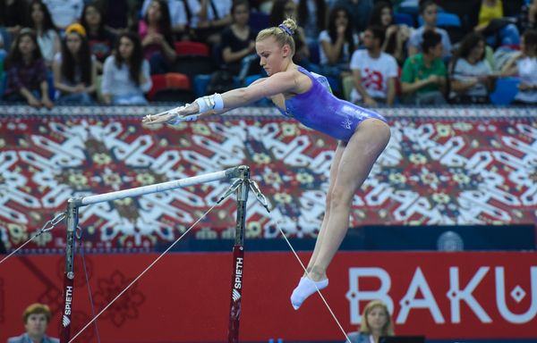 Финалы соревнований по спортивной гимнастике среди мужчин и женщин в вольных упражнениях, упражнениях на брусьях и кольцах, в опорном прыжке и на брусьях - Sputnik Азербайджан