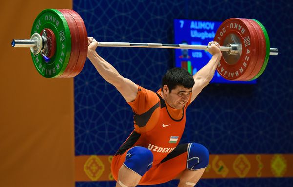 Соревнований по тяжелой атлетике среди мужчин в весовых категориях до 77, до 85 и до 94 кг IV Игр Исламской солидарности - Sputnik Азербайджан