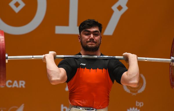 Соревнований по тяжелой атлетике среди мужчин в весовых категориях до 77, до 85 и до 94 кг IV Игр Исламской солидарности - Sputnik Азербайджан
