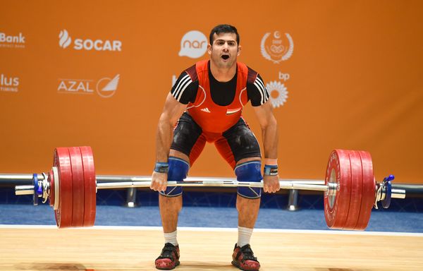 Соревнований по тяжелой атлетике среди мужчин в весовых категориях до 77, до 85 и до 94 кг IV Игр Исламской солидарности - Sputnik Азербайджан