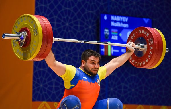 Соревнований по тяжелой атлетике среди мужчин в весовых категориях до 77, до 85 и до 94 кг IV Игр Исламской солидарности - Sputnik Азербайджан