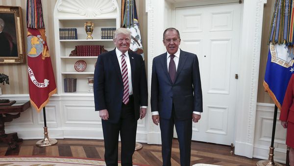Президент США Дональд Трамп и министр иностранных дел России Сергей Лавров - Sputnik Азербайджан