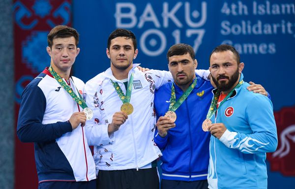 Финалы греко-римской борьбы в весовых категориях 59, 71, 80, 98 килограмм IV Игр Исламской солидарности - Sputnik Азербайджан