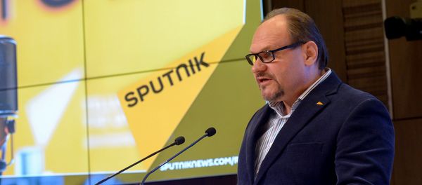 Ведущий радио Sputnik Беларусь Вячеслав Шарапов - Sputnik Азербайджан