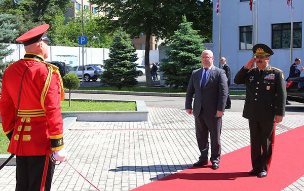 Состоялась встреча министров обороны Азербайджана и Грузии - Sputnik Азербайджан