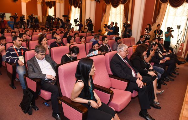 Участники пресс-конференции, посвященная итогам IV Игр исламской солидарности - Sputnik Азербайджан