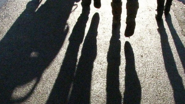 Тени людей, фото из архива - Sputnik Азербайджан