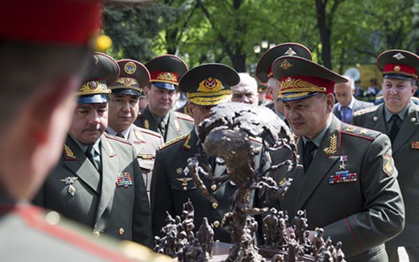 Министр обороны АР генерал-полковник Закир Гасанов на заседании Совета Министров Обороны СНГ в Москве - Sputnik Азербайджан
