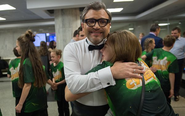 Ведущий международного детского вокального конкурса Ты супер! Вадим Такменев - Sputnik Азербайджан