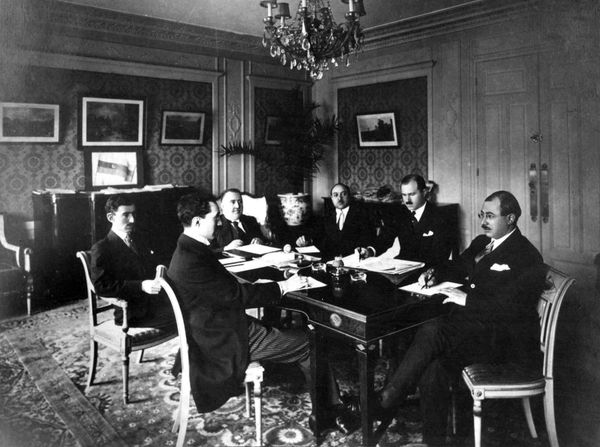 Азербайджанская делегация на Парижской мирной конференции. 1919 год - Sputnik Азербайджан