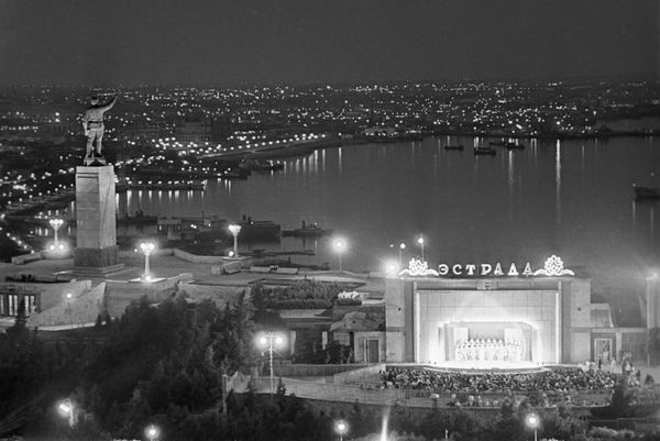 Ночной Баку, 1957 год - Sputnik Азербайджан