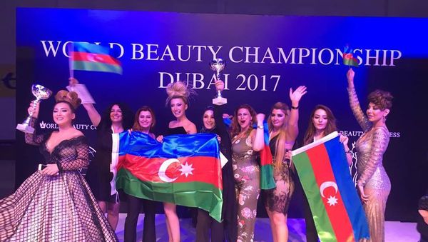 Азербайджанские парикмахеры и визажисты на чемпионате мира по парикмахерскому искусству и макияжу в Дубае - Sputnik Азербайджан