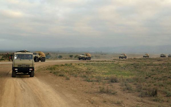 Ракетные и артиллерийские соединения проводят учения с боевыми стрельбами - Sputnik Азербайджан