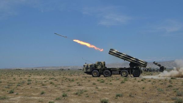 Ракетные и артиллерийские соединения проводят учения с боевыми стрельбами - Sputnik Азербайджан