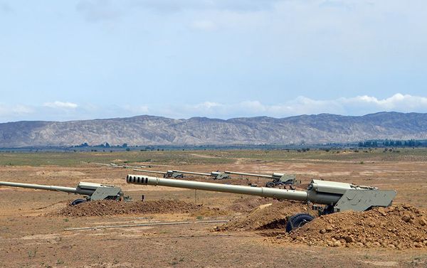 Ракетные и артиллерийские соединения проводят учения с боевыми стрельбами - Sputnik Азербайджан