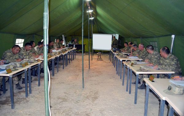 Ракетные и артиллерийские соединения проводят учения с боевыми стрельбами - Sputnik Азербайджан