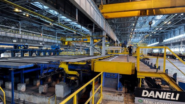 Предприятие металлургического комплекса Уральской горно-металлургической компании - Sputnik Азербайджан