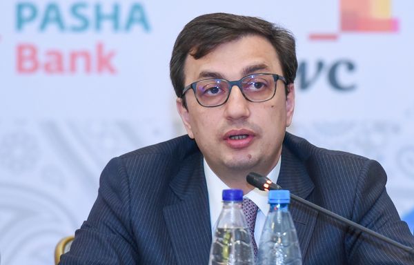 Председатель Совета директоров Палаты надзора над финансовыми рынками страны Руфат Асланлы  - Sputnik Азербайджан