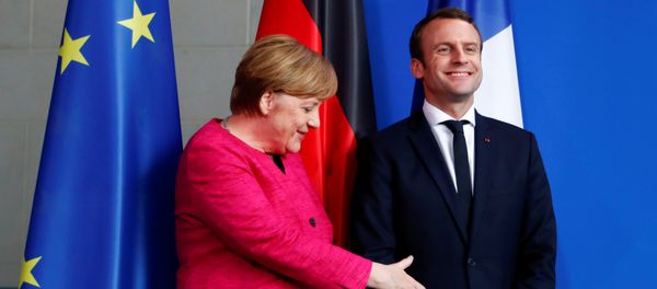 Канцлер Германии Ангела Меркель и президент Франции Эммануэль Макрон, Берлин, Ведомство федерального канцлера Германии, 15 мая 2017 года - Sputnik Азербайджан