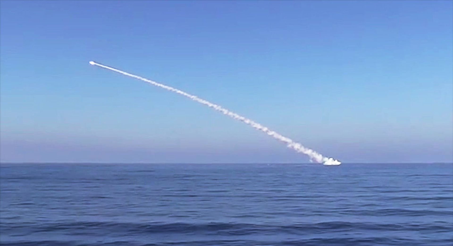 Запуск российских крылатых ракет Калибр по объектам Исламского государства в Сирии - Sputnik Азербайджан, 1920, 30.11.2023