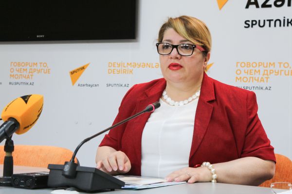 президент Ассоциации больных гемофилией, правозащитница Гюльнара Гусейнова - Sputnik Азербайджан