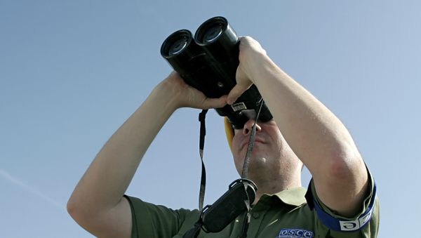 Наблюдатель ОБСЕ во время мониторинга, фото из архива - Sputnik Азербайджан