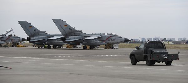 Немецкие истребители Торнадо на авиабазе Инджирлик - Sputnik Азербайджан