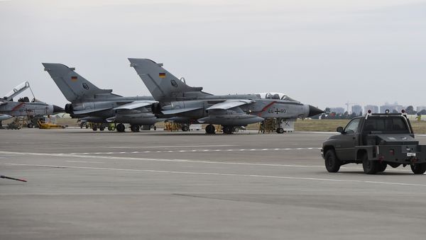 Немецкие истребители Торнадо на авиабазе Инджирлик - Sputnik Азербайджан