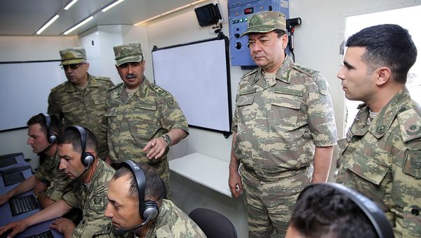 Руководство Министерства обороны в Учебном Центре ВВС Азербайджана - Sputnik Азербайджан