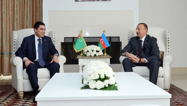 Президенты Азербайджана и Туркменистана Ильхам Алиев и Гурбангулы Бердымухамедов, фото из архива - Sputnik Азербайджан