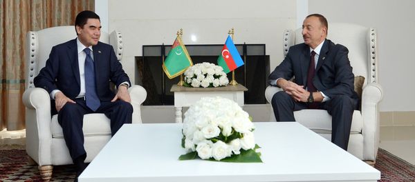 Президенты Азербайджана и Туркменистана Ильхам Алиев и Гурбангулы Бердымухамедов, фото из архива - Sputnik Азербайджан
