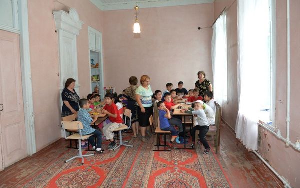 Представители Фонда Гейдара Алиева посетили Шекинский детский дом смешанного типа - Sputnik Азербайджан