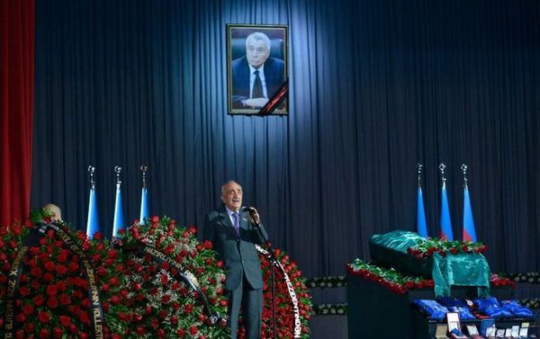 Выступление вице-президента SOCAR Хошбахта Юсифзаде   - Sputnik Азербайджан