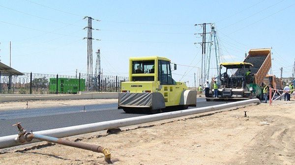 Протяженность ремонтируемой двухполосной автодороги составляет 19,3 километра, ширина – 8-10 метров. - Sputnik Азербайджан