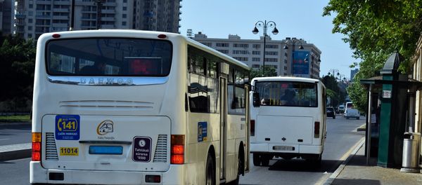 Старые автобусы в Баку, фото из архива - Sputnik Азербайджан