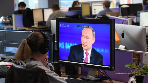 Трансляция Прямой линии с Владимиром Путиным - Sputnik Азербайджан