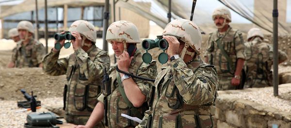 Mühəndis istehkam bölmələri ilə taktiki-xüsusi təlim keçirilib - Sputnik Азербайджан