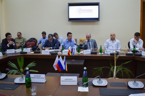 Представители азербайджанских СМИ на круглом столе в Ростове-на-Дону - Sputnik Азербайджан