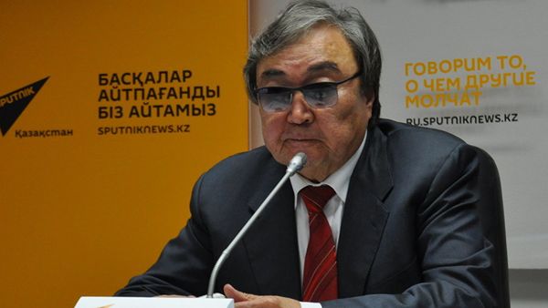 Казахстанский поэт Олжас Сулейменов - Sputnik Азербайджан